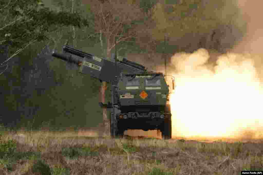 Высокомобильная артиллерийская ракетная система (HIMARS) В пакет войдут ракеты для HIMARS. Упоминаний о поставках Украине дополнительных полных пусковых установок HIMARS нет 