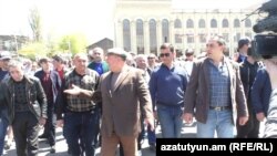 В Гюмри к антиправительственному шествию присоединился экс-мэр города Вардан Гукасян, 25 апреля 2018 г․ 
