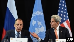 John Kerry və Sergei Lavrov