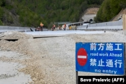 Pamje nga punimet për ndërtim të autostradës.