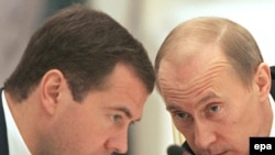 Путин ба Медведев чи маслиҳат медиҳад?