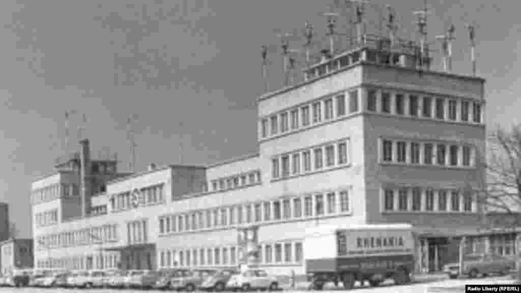 1953-1966 жылдар аралығында Азаттық радиосының орталық кеңсесі орналасқан бұрынғы аэропорт ғимараты. Мюнхен, Батыс Германия.