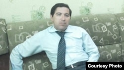 Бузургмехр Ёров 2015-жылы көз боемочулук жана документтерди жасоого шек саналып камалган.