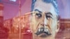 Лашман авылында Сруртдиновлар йорты каршында Сталин һәйкәле