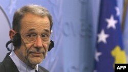 خاویر سولانا گفته است که موضوع مشوق ها در میان نمایندگان گروه پنج به علاوه یک مورد بحث بوده است. ( عکس: AFP)