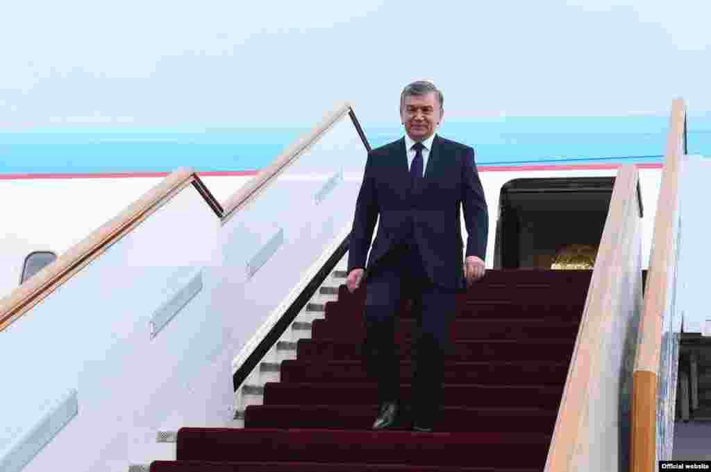 Эки күнгө созулган иш сапарынын алкагында тараптар 20дан ашуун документтерге кол коюшаарын өзбек президентинин администрациясы билдирди. Алардын арасында өзбек-тажик чек арасынын айрым бөлүктөрү тууралуу да келишим бар.