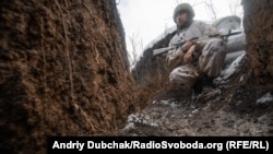 Український військовий поблизу Золотого-4 Луганської області, лютий 2020 року