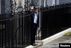 Noul premier britanic Rishi Sunak va trebui să găsească soluții pentru problemele economice cu care se confruntă țara sa.
