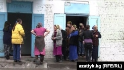 Мунапыс биринчи кезекте түрмөдө отурган аялдарга берилет. Сүрөттө: Степное айылындагы аялдар абагы.