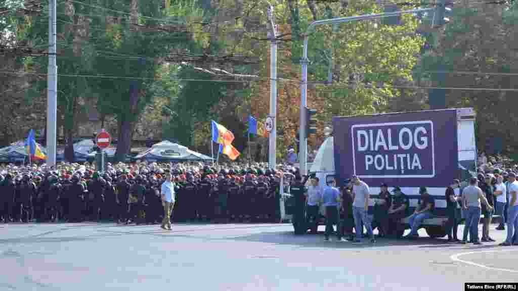 Gluma zilei... „Dialog cu Poliția”