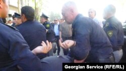 აქციის მონაწილის დაკავება