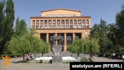 Երևանի պետական համալսարանի շենքը