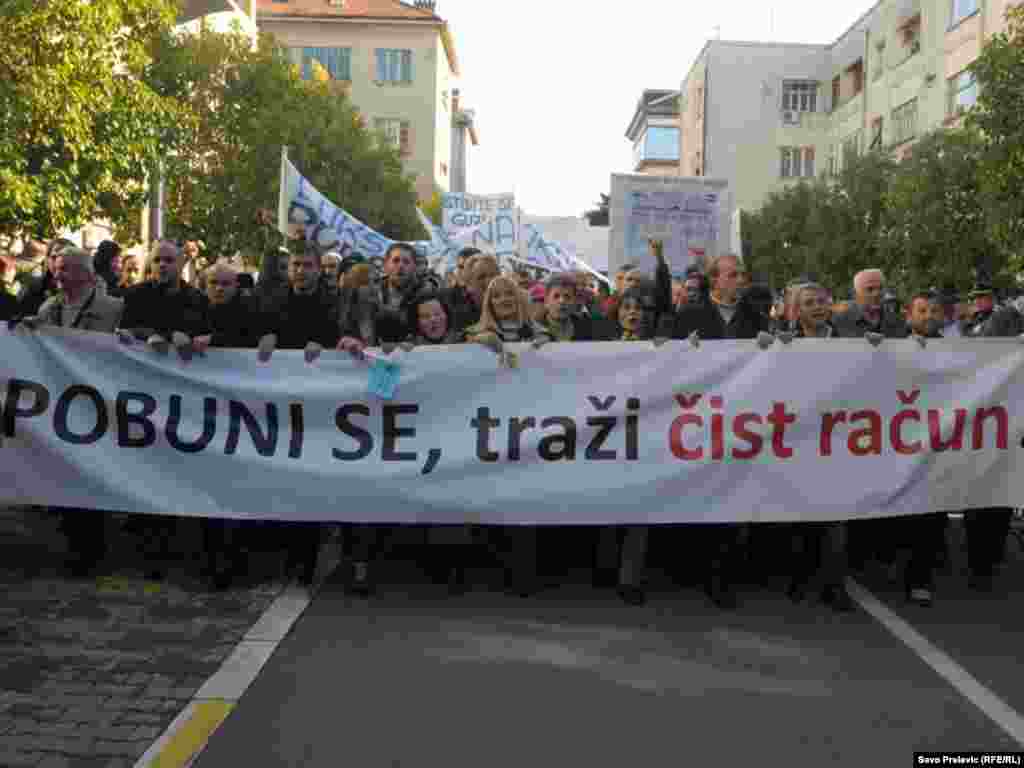 U Podgorici je nekoliko hiljada ljudi 21. januara 2012. protestovalo ispred zgrade crnogorske Vlade, zbog teškog socijalno-ekonomskog stanja u Crnoj Gori. Protest je organizovala Unija slobodnih sindikata, uz podršku Mreže za afirmaciju nevl