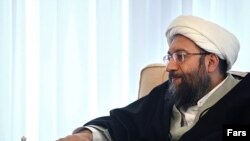 رئیس قوه قضاييه ايران از مصاحبه وکلا با رسانه های خارجی انتقاد کرده و آن را موجب بدنام شدن جامعه وکلا دانسته است.