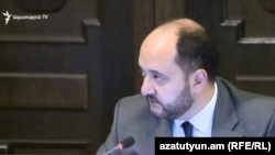 Министр образования, науки, культуры и спорта Араик Арутюнян на заседании правительства, Ереван, 31 октября 2019 г․ 