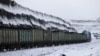 Грузовой поезд, перевозящий уголь. Иллюстративное фото.