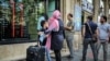 دلار در ایران به ۱۶ هزار تومان رسید؛ امتناع صرافان از فروش ارز 