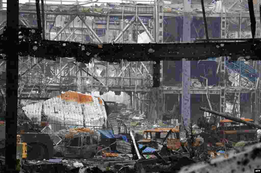 Всередині терміналу у міжнародному аеропорту Донецька, 16 жовтня 2014 року