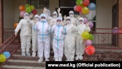 Улуттук фтизиатрия борборунун коронавирус менен алышкан дарыгерлери. 