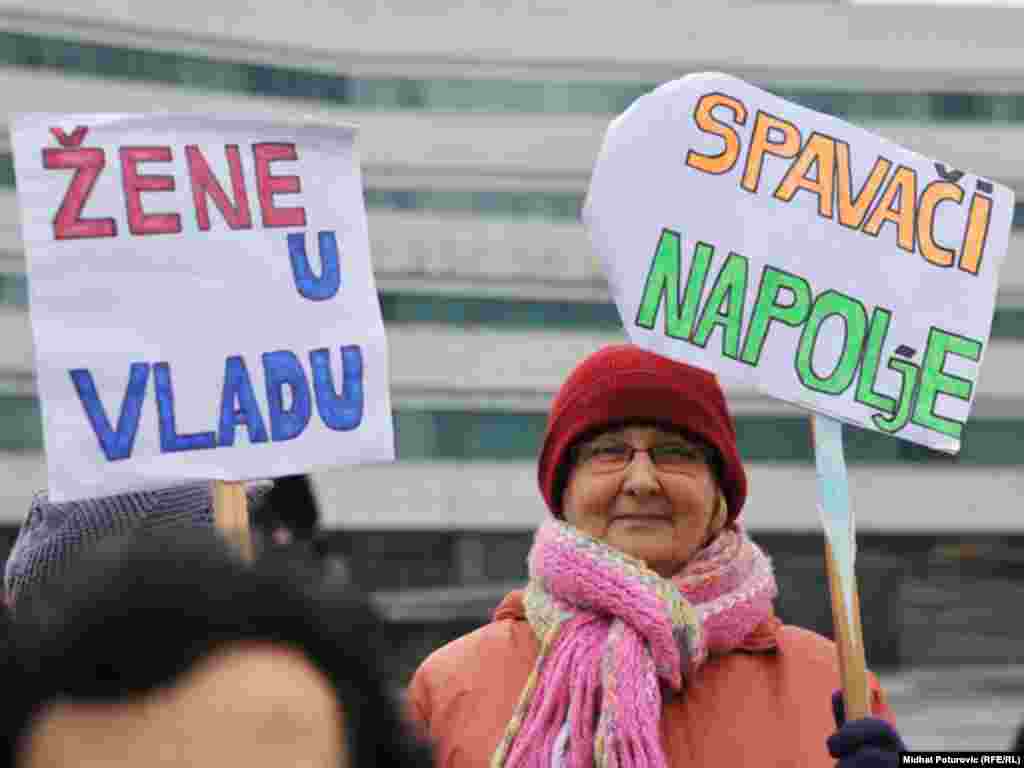 Mirni protest žena ispred zgrade Parlamenta BiH zbog neformiranja državne vlasti i ignorisanja Zakona o ravnopravnosti spolova, Sarajevo, 24.11.2011.