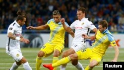 Қазақстан футбол құрамасының (сары түсті киімде) ойыны (Көрнекі сурет).