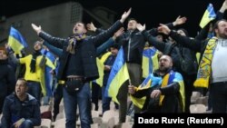 На післяматчевій пресконференції головний тренер збірної України Олександр Петраков подякував за підтримку вболівальникам
