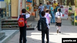 Мактаб ўқувчиларини маълум бир кўринишдаги мактаб формасини сотиб олишга мажбурлаш мумкин эмас.