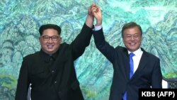 Ким Чен Ын жана Мун Чжэ Ин бүгүнкү саммитте. 