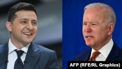 Volodimir Zelenskiy (balra) ukrán és Joe Biden amerikai elnök