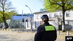 Офицер полиции у посольства Израиля в Берлине, иллюстративное фото