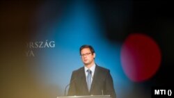 Gulyás Gergely, a Miniszterelnökséget vezető miniszter a Miniszterelnöki Kabinetiroda sajtótermében 2020. október 22-én.