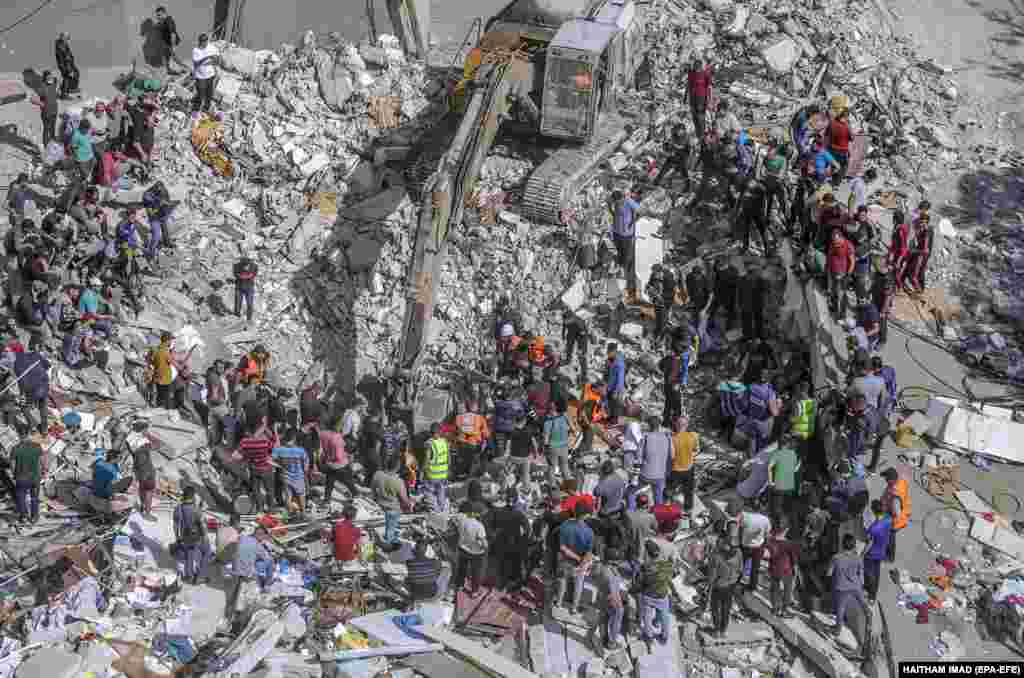 Sulmet ajrore izraelite kanë shkatërruar shtëpinë e udhëheqësit të Hamasit në Rripin e Gazës, bashkë me dy ndërtesa të tjera më 16 maj, duke vrarë të paktën 42 persona - sulmi i veçantë më vdekjeprurës që kur luftimet nisën gati një javë më parë ndërmjet Izraelit dhe Hamasit, udhëheqjes militante të Gazës
