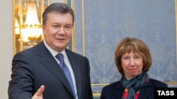 Ianukovici și Ashton in decembrie.