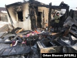 Беш бала ушул үйдө тирүүлөй күйүп кеткен.