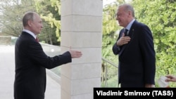 Президент России Владимир Путин (справа) и президент Турции Реджеп Тайип Эрдоган