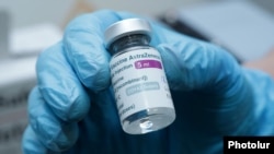 Një dozë e vaksinës kundër koronavirusit e kompanisë, AstraZeneca. 