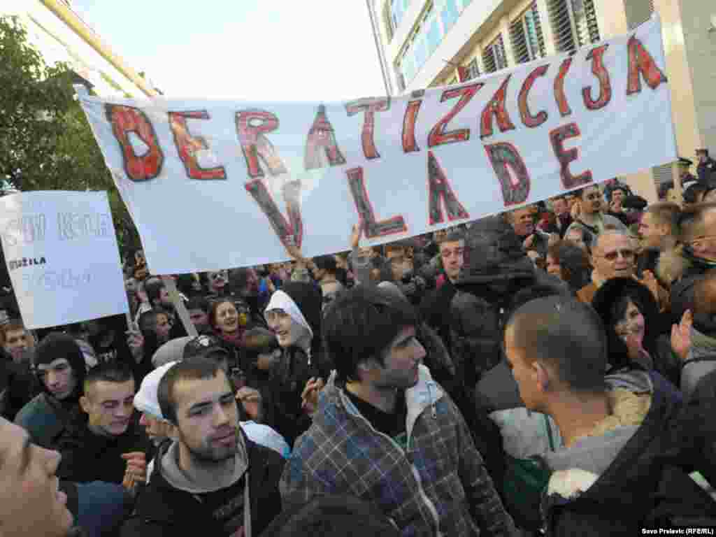 U Podgorici je nekoliko hiljada ljudi 21. januara 2012. protestovalo ispred zgrade crnogorske Vlade, zbog teškog socijalno-ekonomskog stanja u Crnoj Gori. Protest je organizovala Unija slobodnih sindikata, uz podršku Mreže za afirmaciju nevl