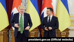 ბორის ჯონსონი და ვოლოდიმირ ზელენსკი