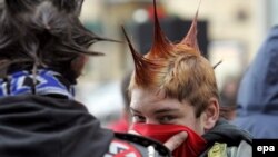 Засекретив свой маршрут антифашисты без разрешения властей смогли провести в Москве шествие