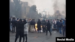 بخشی از این گزارش به اعتراضات آبان ماه در شهرهای مختلف ایران می‌پردازد