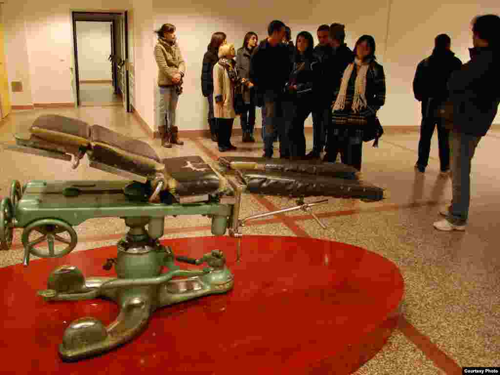U organizaciji Građanske akcije Pančevo, mladi iz Srbije posetili su Vukovar i obišli spomen obeležja povodom 20 godina pada od tog grada, 17.11.2011. Foto: Vladimir Dimitrić
