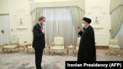 شاه محمود قريشي د خپلو سفرونو په وروستۍ ورځ (د اګست پر ۲۶مه) په تهران کې له ايراني ولسمشر ابراهيم رييسي سره وليدل.