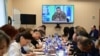 Диктант текстын Украинадагы Русия сугышында катнашкан Ринат Күлтоманов укыды.