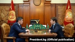 Президент Сооронбай Жээнбеков и Сапар Исаков. 29 января 2018 года.