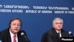 Armenia -- Georgian Foreign Minister Grigol Vashadze (L) and Armenian Foreign Minister Edward Nalbandian at a press conference. Yerevan, 04Oct2010