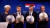 Paolo Gentiloni és Valdis Dombrovskis biztos (a kép jobb oldalán a horvát euró bevezetése alkalmából tartott sajtóeseményen) mutatta be szerdán az RRF félidei értékelését