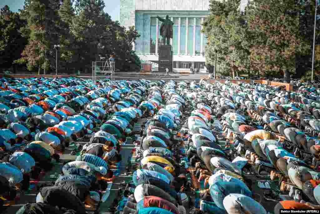 В связи с празднованием Курман айта день 12 августа в Кыргызстане объявлен выходным. 