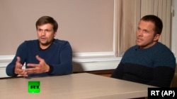 Александр Петров и Руслан Боширов дают интервью главному редактору телеканала RT Маргарите Симоньян 