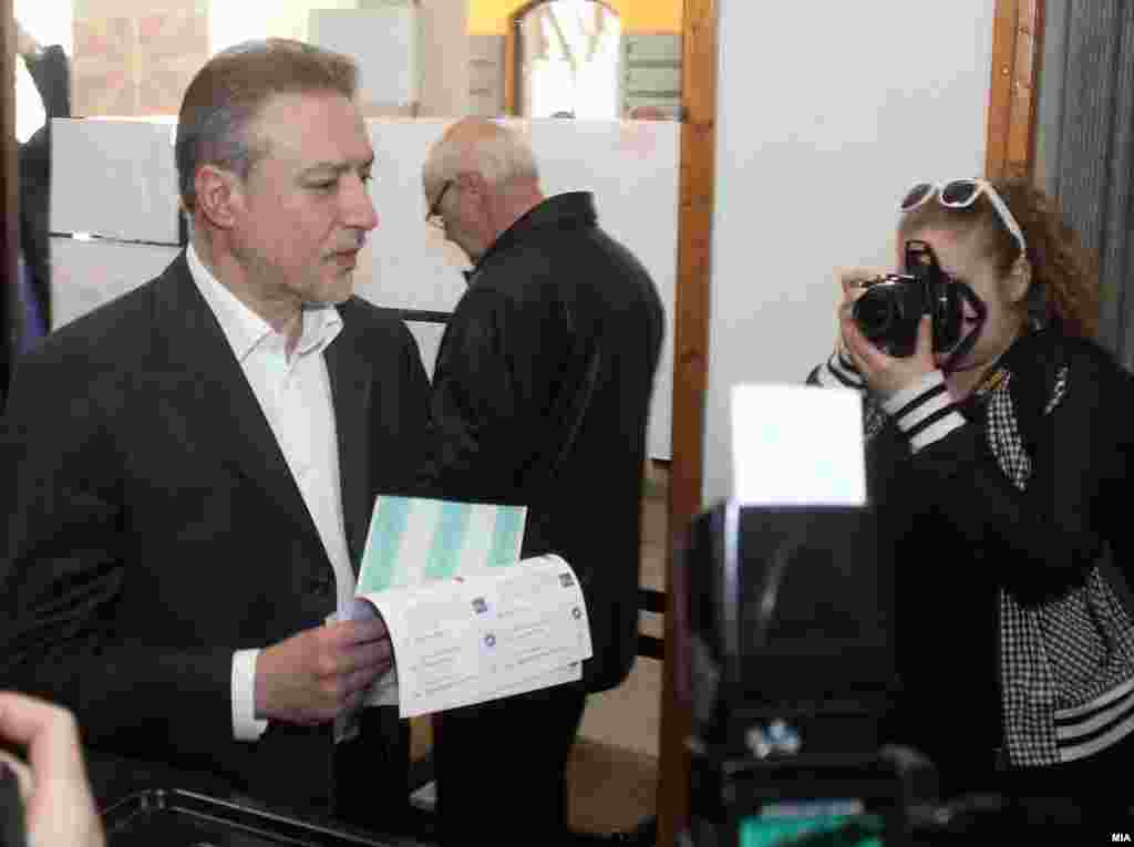 Predsednik SDSM Branko Crvenkovski glasa na izborima
