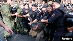 В Москве задерживают участников акции в поддержку Алексея Навального